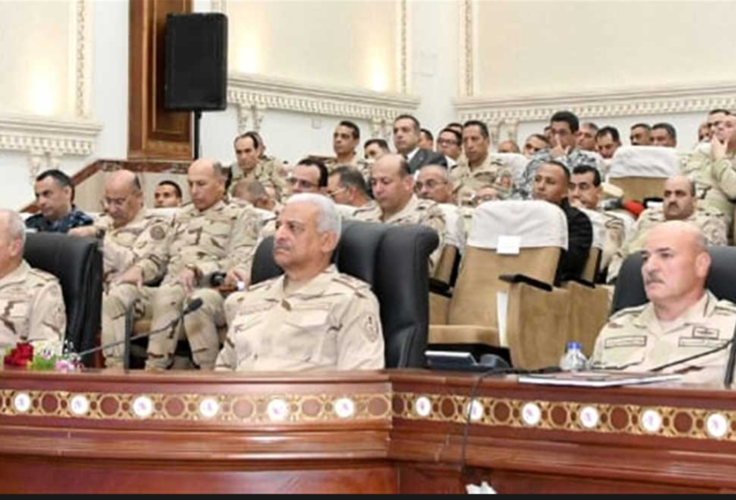 وزير الدفاع يطالب الجيش الثالث الميداني بالحفاظ على أعلى درجات الجاهزية القتالية