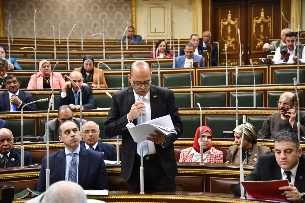 وزير العمل يؤكد: مشروع قانون العمل لا يحدد مدة لإنهاء الإضراب