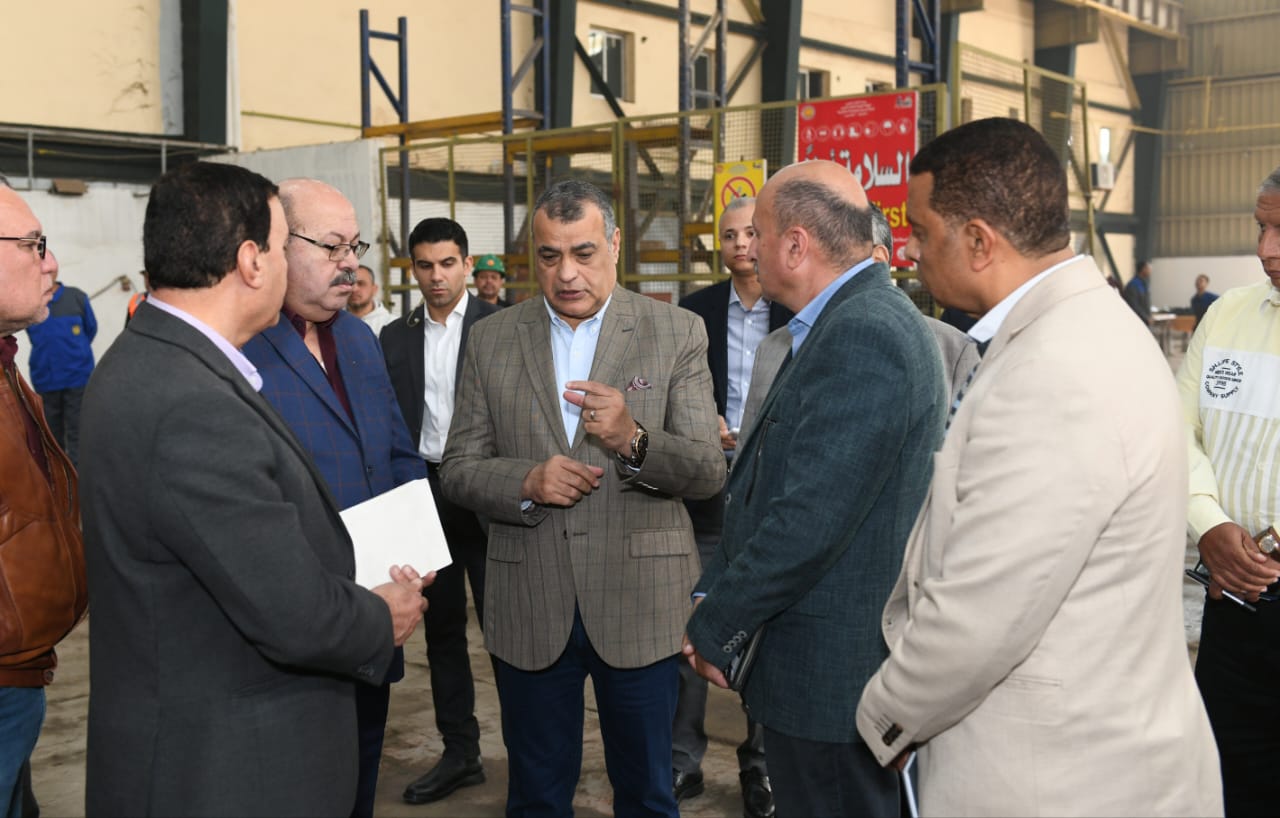 خلال زيارته المفاجئة لشركة أبو زعبل.. وزير الدولة للإنتاج الحربي: حريصون على جذب المزيد من الاستثمارات وعقد شراكات إستراتيجية مع مختلف الجهات بالدولة