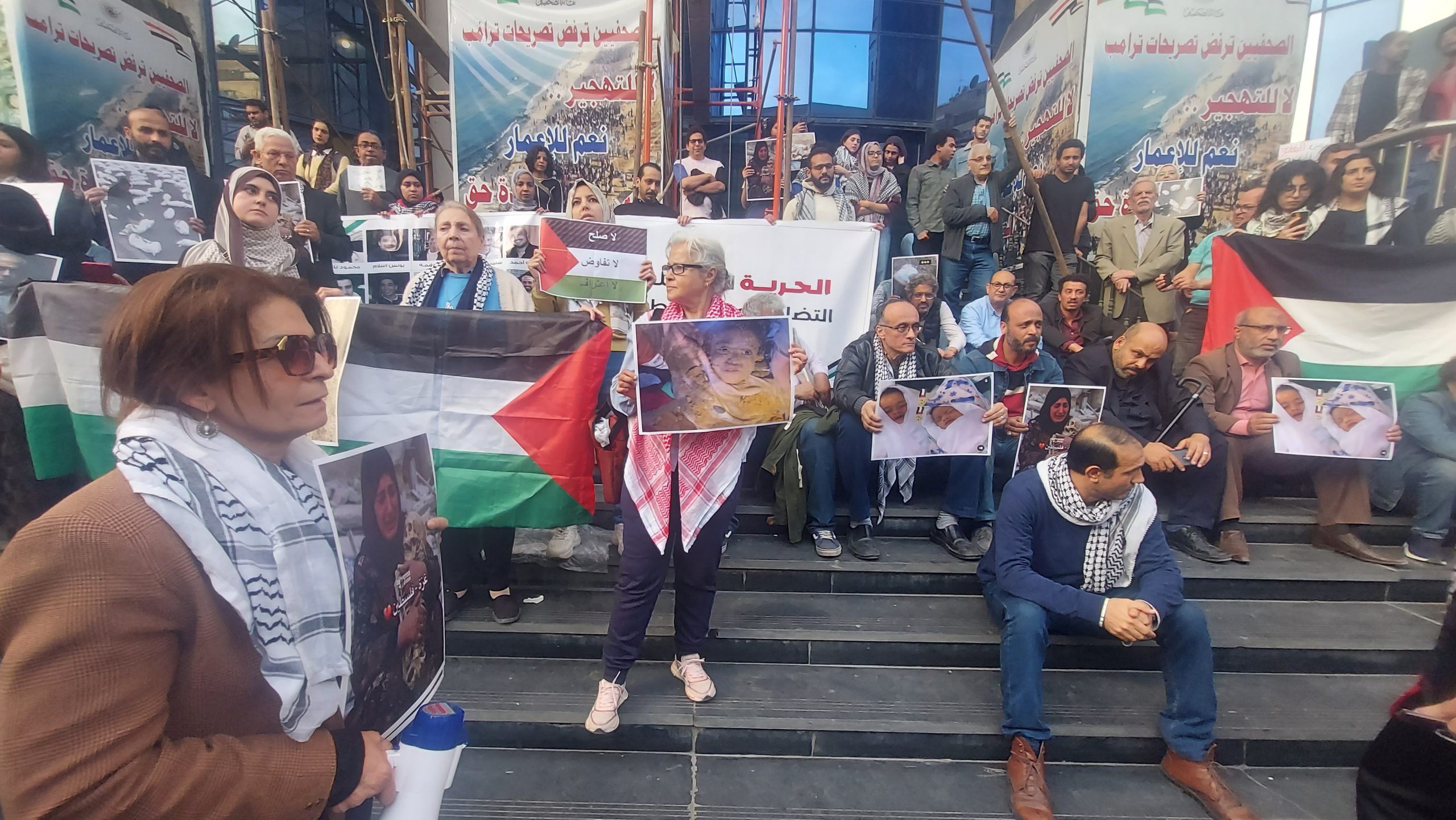 من القاهرة إلى غزة.. وقفة احتجاجية مصرية تندد بالعدوان على غزة ويطالبون بوقف التطبيع مع إسرائيل
