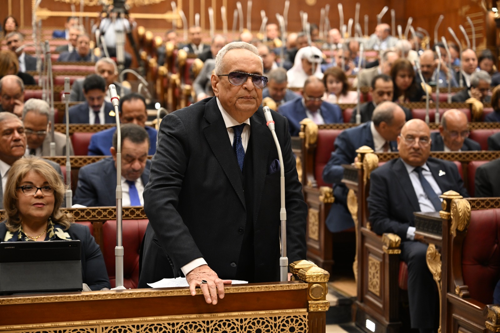 الاقتصاد يحتاح الي ضمانات وحوافز     وكيل الشيوخ يطالب ببيئة تشريعية مرنة محفزه للاستثمار ..الاقتصاد يدار بالتخطيط المحكم والرؤيه الثاقبه