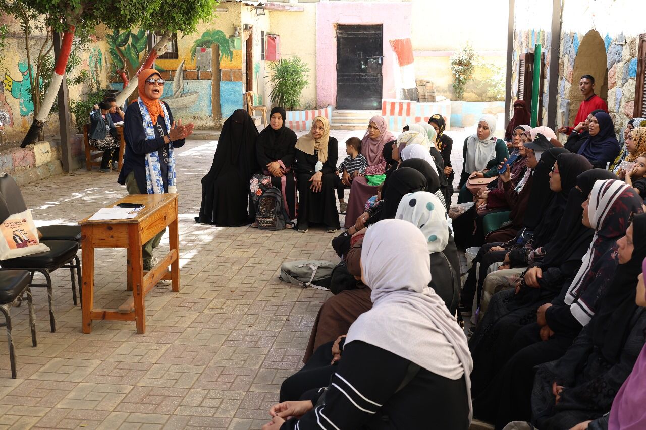 "قضايا المرأة" تنظم لقاء توعوي لأمهات الطلاب بمدرسة التربية الفكرية بإمبابة