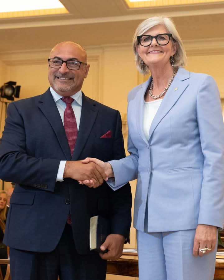 المصري بيتر خليل يؤدى اليمين الدستورى أمام الحاكم العام الاسترالي نائبًا لوزير الدفاع