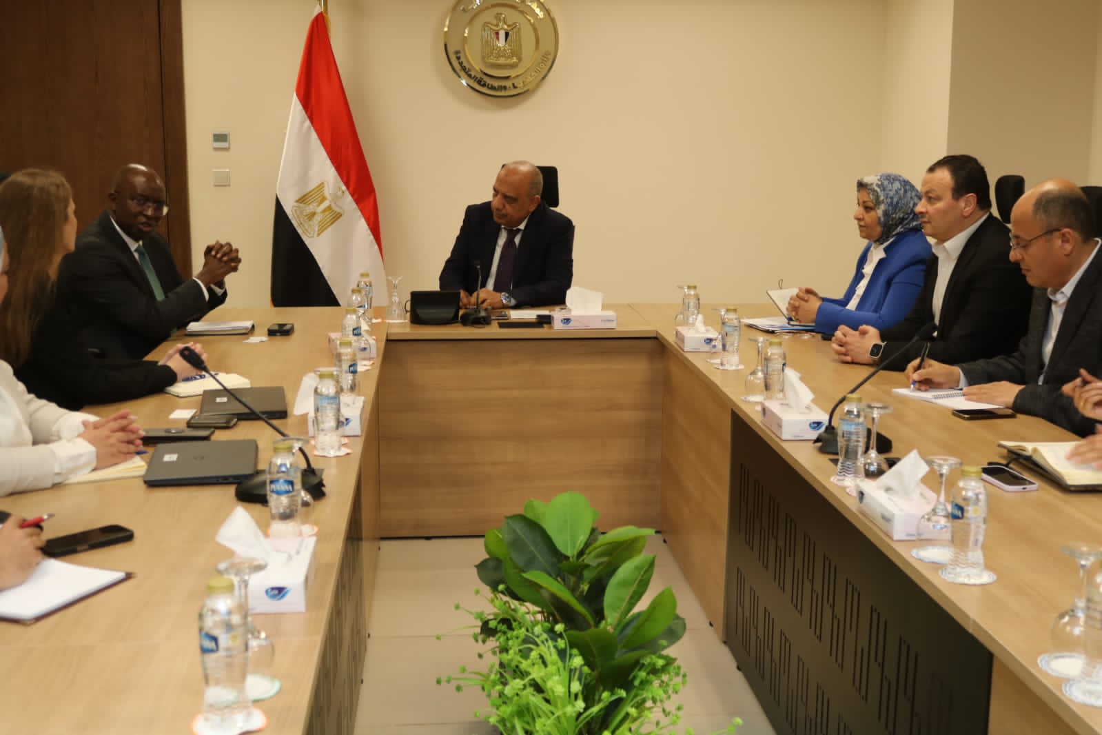 وزير الكهرباء يبحث مع وفد مؤسسة التمويل الدولية "iFC " التعاون المشترك فى مجالات الطاقة المتجددة