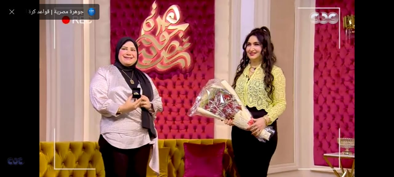 تبرعت بالورث والسيارة لإسعاد الأيتام ورأت الرسول في المنام.. ريهام مصطفى تحصل على قلاده ذهبية