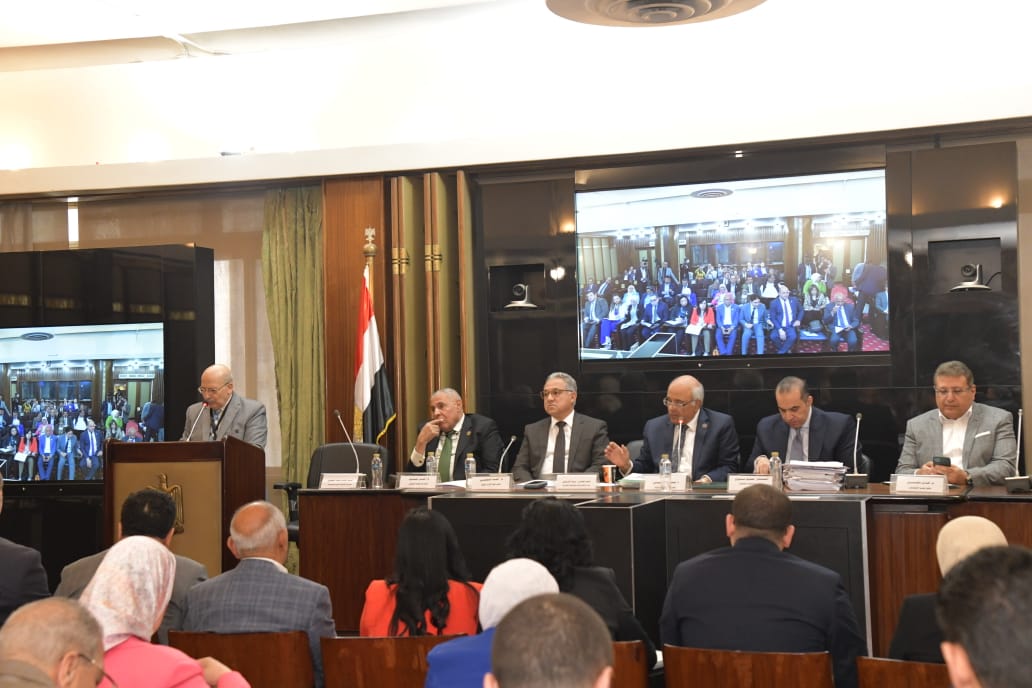 أزمة الإيجار القديم تتصاعد في البرلمان: الحكومة تؤكد حيادها والنواب يطرحون حلولاً وسط تحذيرات من انهيار 25 ألف عقار