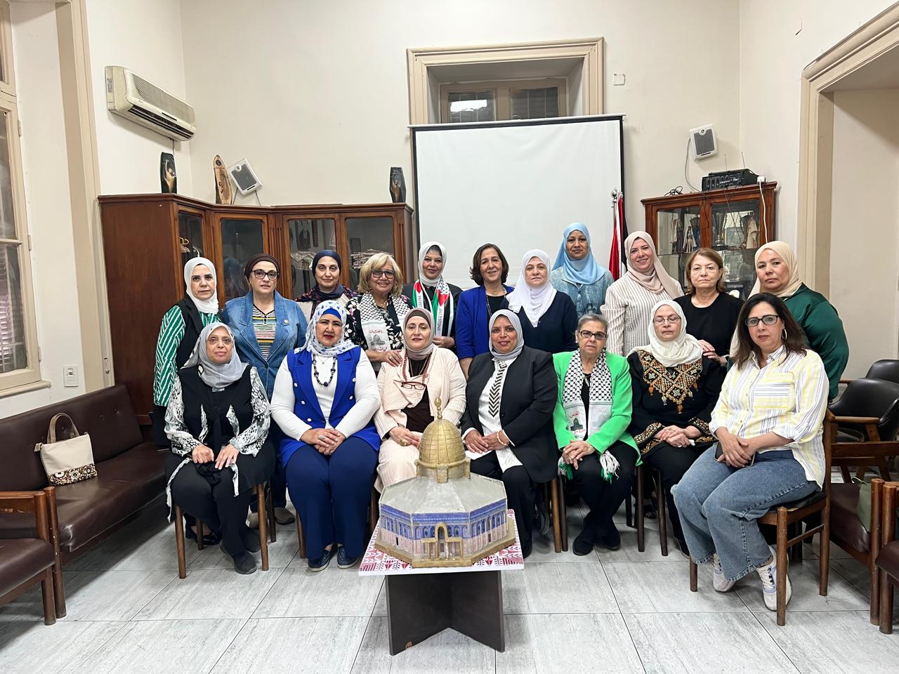 قيادات نسائية مصرية تشارك في لقاء تحضيري لدعم المرأة الفلسطينية تزامنًا مع إعلان القدس عاصمة للمرأة العربية 2025–2026