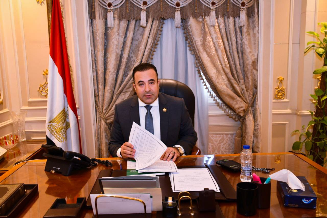 تسرق فلوس المصريين ... "إتصالات النواب" تحذر المواطنين من الاستجابة لروابط تحمل لوجو البريد المصري