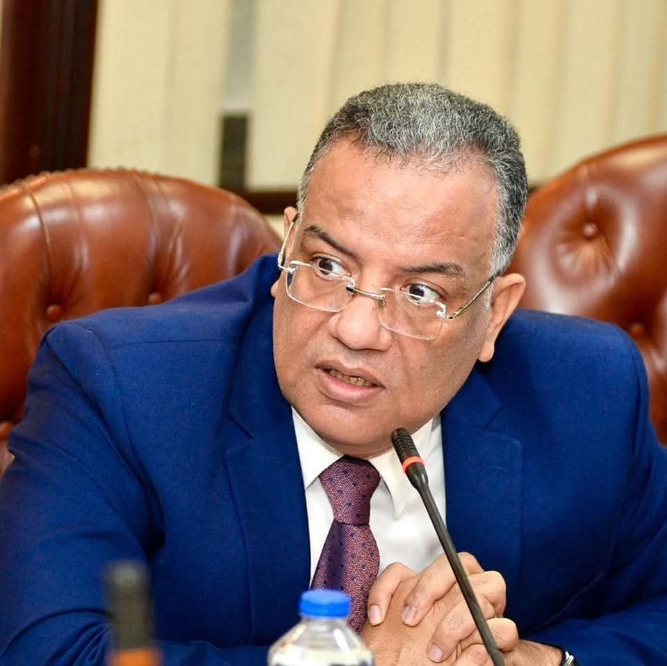 النائب محمود مسلم يدعو إلى ثورة في المناهج وتطوير أدوار المعلمين لمواجهة العنف والتنمر