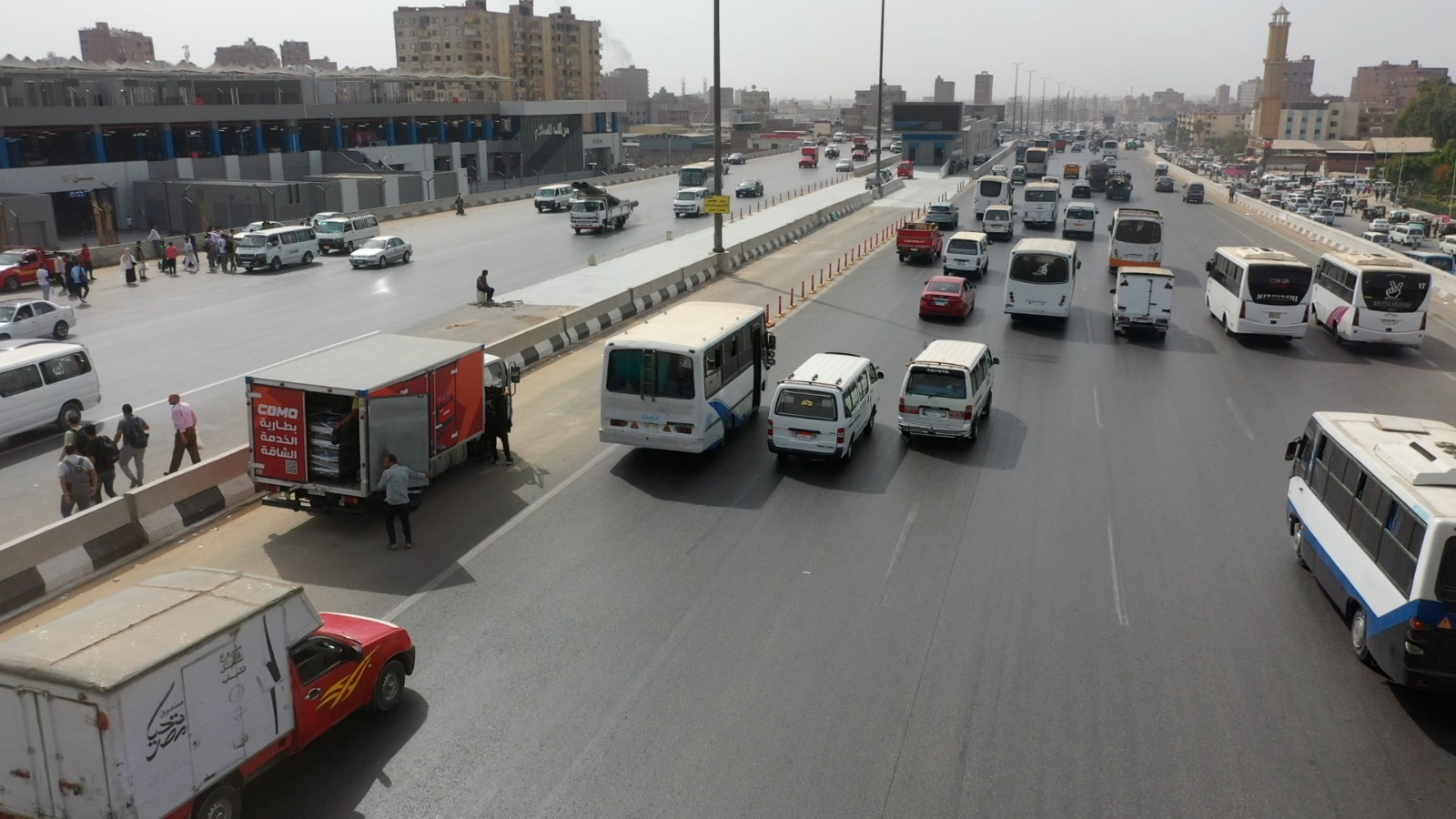 النقل لقائدى المركبات :  1. ضرورة عدم استخدام الحارة المخصصة لمسار الاتوبيس الترددي والمتواجدة بالحارة اليسرى بكل اتجاه من الطريق والالتزام بالسير في الحارات الاخرى للطريق