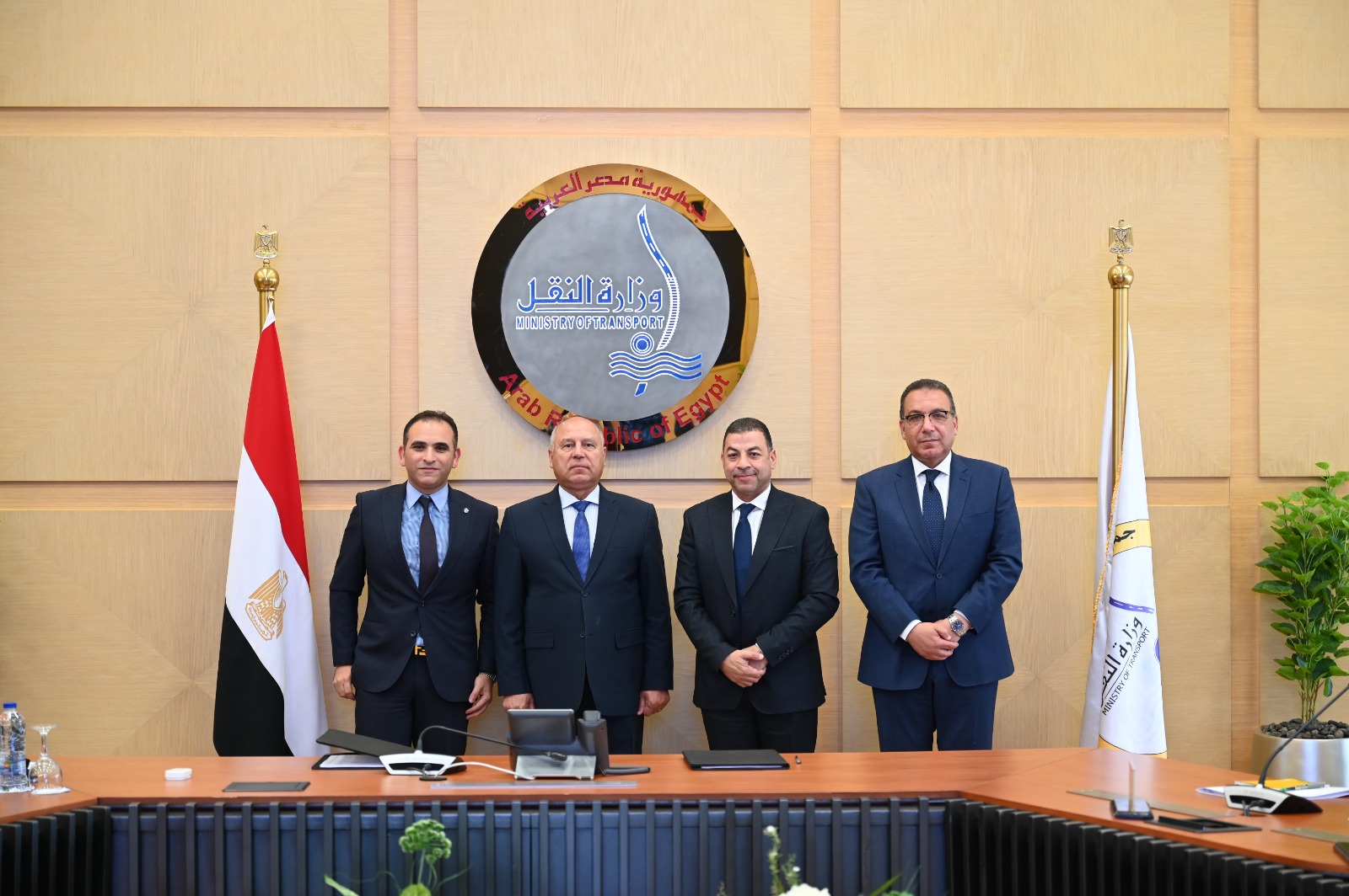 نائب رئيس مجلس الوزراء للتنمية الصناعية وزير الصناعة والنقل يشهد توقيع عقد ترخيص شركة " رحلة رايدز لتنظيم خدمات النقل البري" للعمل في مجال نقل الركاب