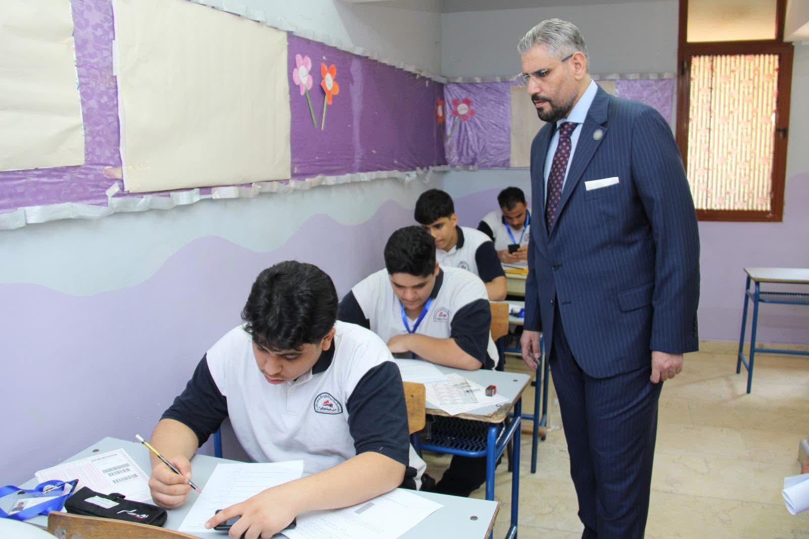 السفير الليبي في القاهرة يتابع امتحانات الشهادتين الإعدادية والثانوية للطلبة الليبيين