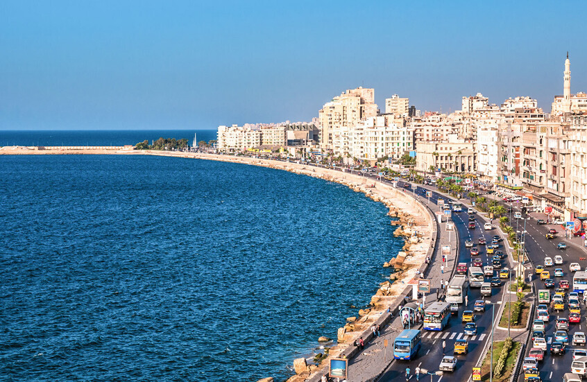 قبطان مصري يحذر من ظاهرة غريبة في البحر المتوسط وخبير مناخي يرد بالتفنيد العلمي