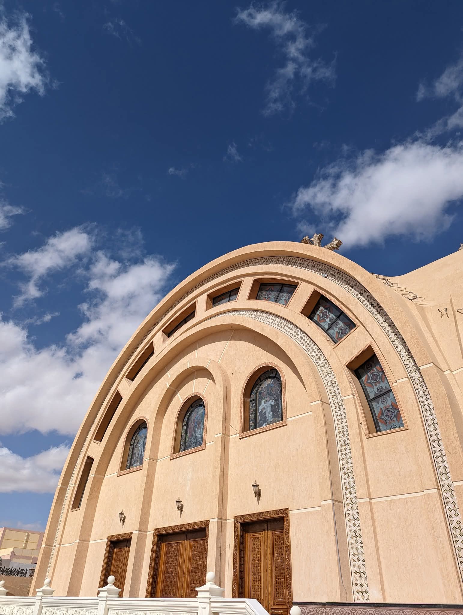 السيطرة على حريق في كشك كهرباء قرب كنيسة السمائيين بقنا الجديدة