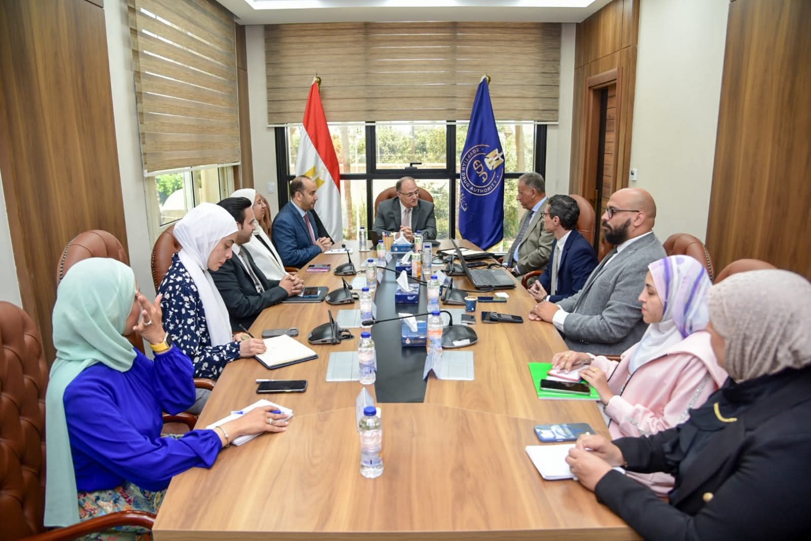 رئيس هيئة الدواء يعقد اجتماعًا مع الشركة المنظمة "إنفورما" لاستعراض محاور المشاركة وتسليط الضوء على التجربة المصرية في صناعة الدواء