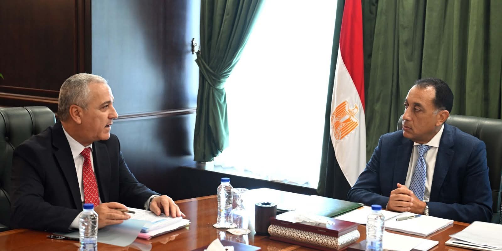 رئيس الوزراء يستعرض مع رئيس الهيئة الوطنية للصحافة عددا من الموضوعات والملفات