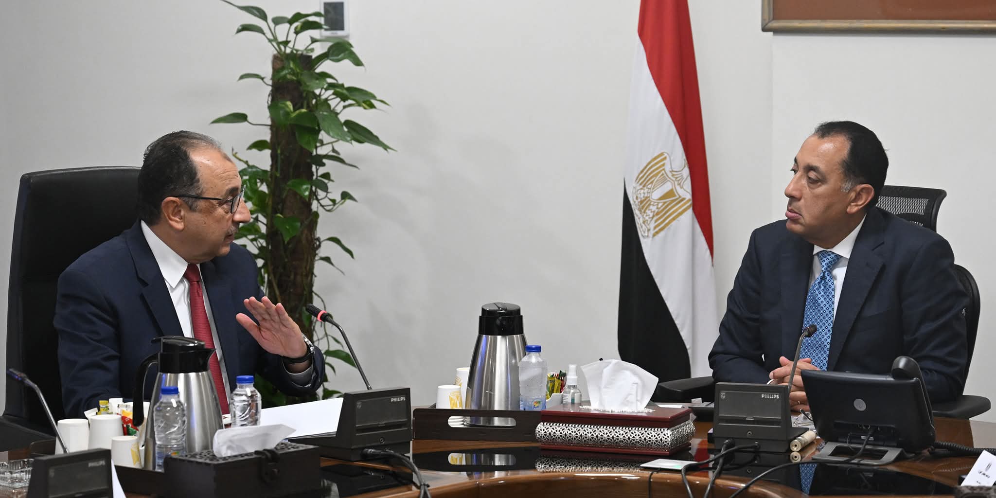 رئيس الوزراء يتابع مع وزير قطاع الأعمال العام عدداً من ملفات العمل