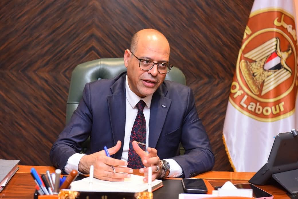 وزير العمل :ضبط 276 عامل أجنبي بدون ترخيص في منشآت بمحافظة البحر الأحمر ولن يتم السماح بعملهم بدون ترخيص
