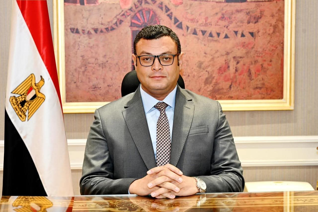 وزير الإسكان يتابع موقف المشروعات السكنية والبنية الأساسية والتطوير بعدة مدن بالصعيد موجها بسرعه العمل بها