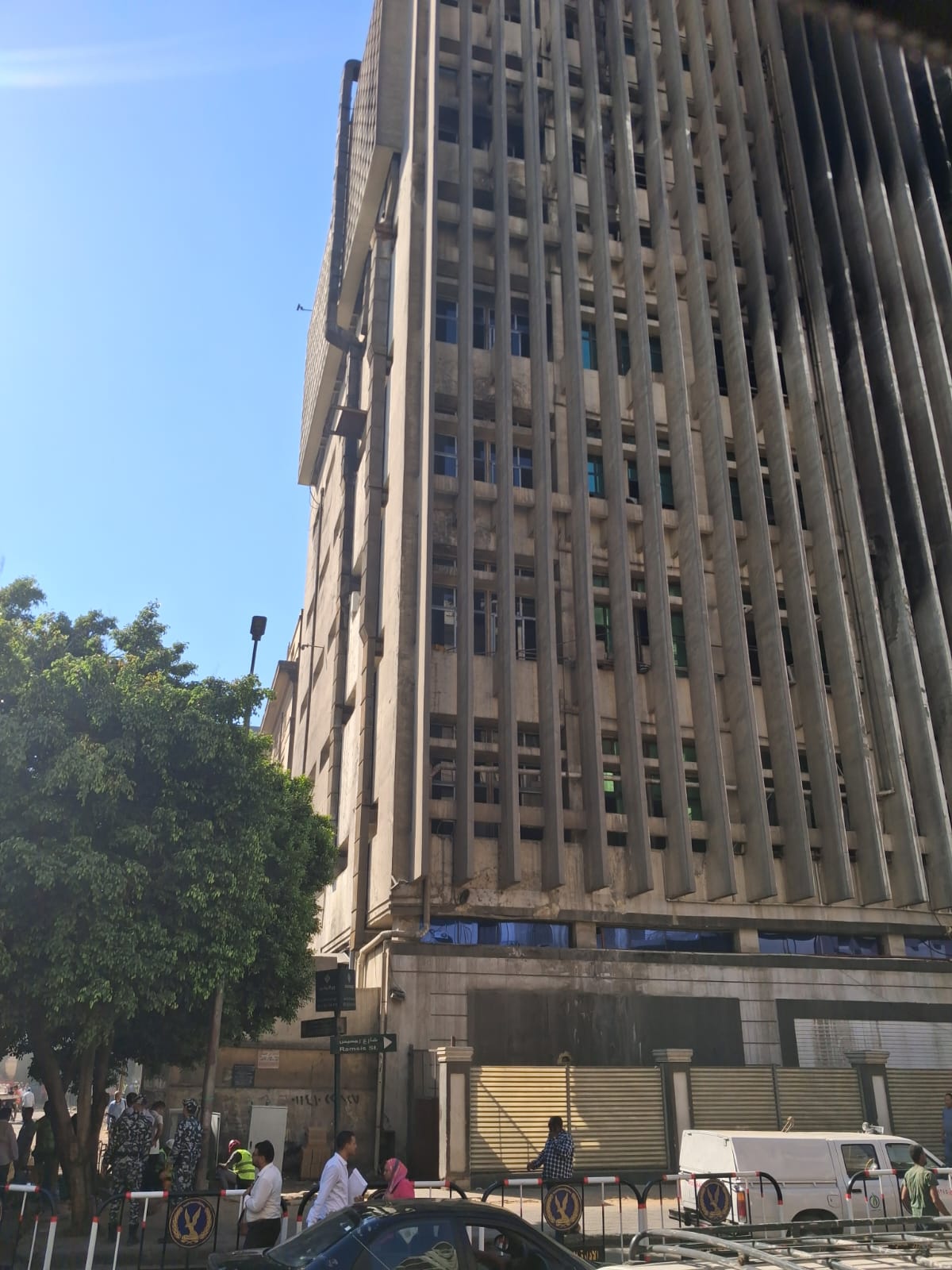 الأدلة الجنائية ترفع الآثار من سنترال رمسيس لبيان سبب الحريق