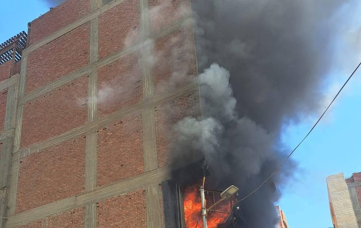 اندلاع حريق بمصنع فوم بقليوب والدفع بـ 7 سيارات لإخماد النيران..