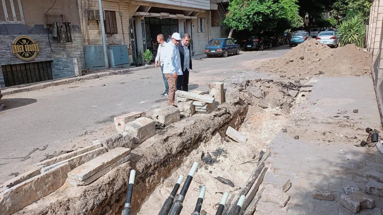 وزير الكهرباء يتفقد مواقع العمل على إضافة مصدر تغذية ثالث إلى محطة محولات جزيرة الدهب عبر نهر النيل