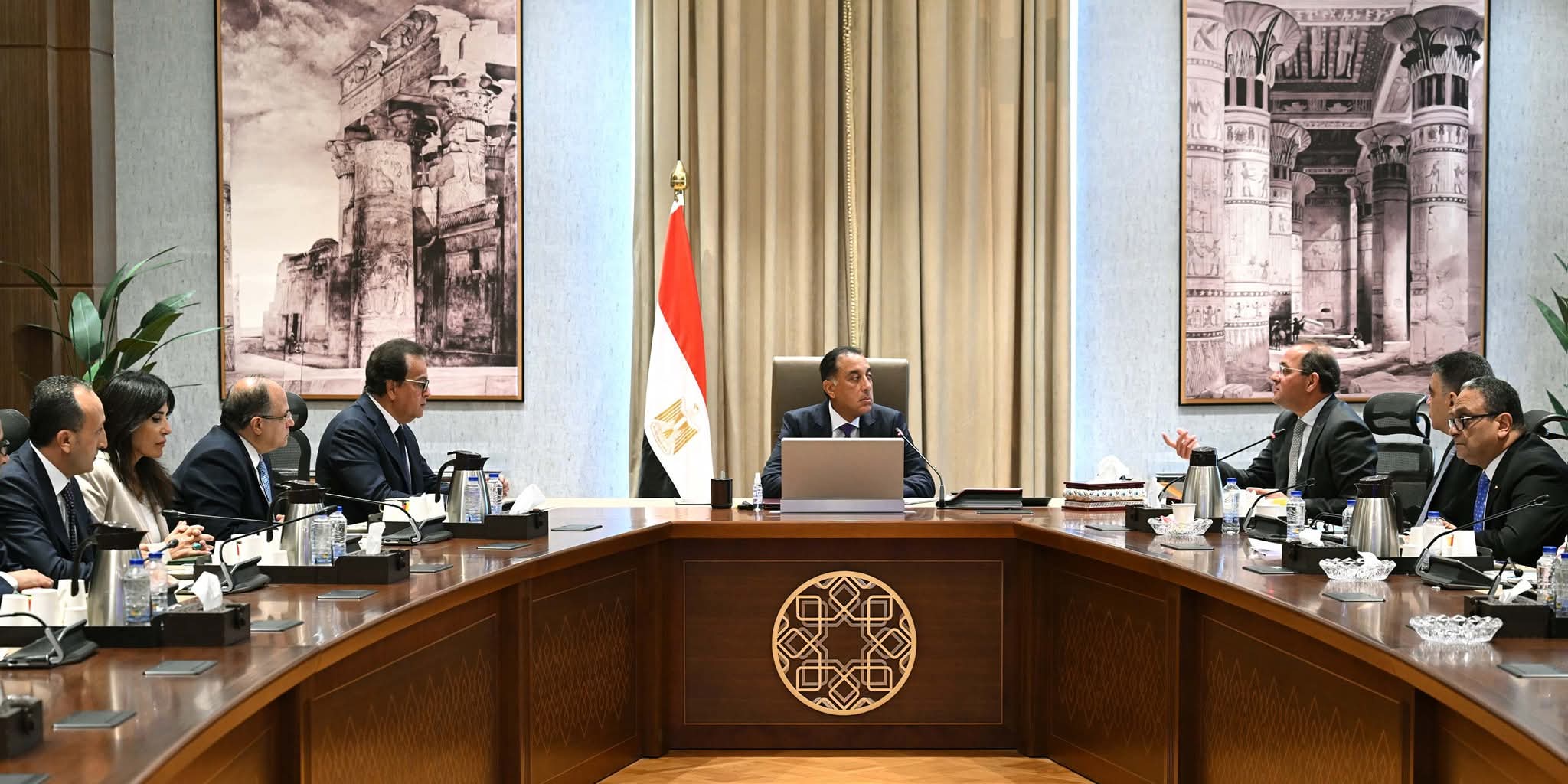 رئيس الوزراء يتابع جهود دعم صناعة الدواء في السوق المصرية ومؤشرات تطورها مع تعزيز فرص توطينها وجذب الاستثمارات الأجنبية لها