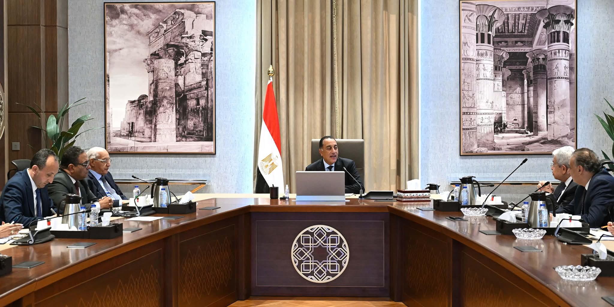 رئيس الوزراء يلتقى أعضاء اللجنة الاستشارية للشئون السياسية