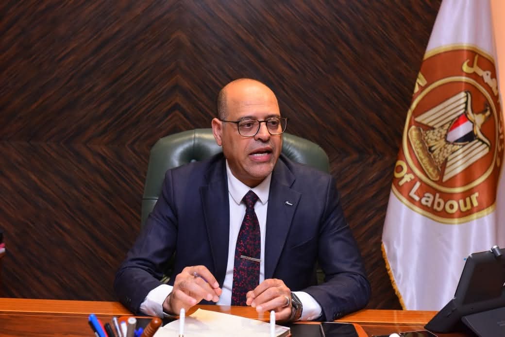 وزير العمل يُقرر إلغاء وإيقاف نشاط 4 شركات إلحاق عمالة بالخارج لمخالفتهم أحكام "القانون" خلال شهر واحد