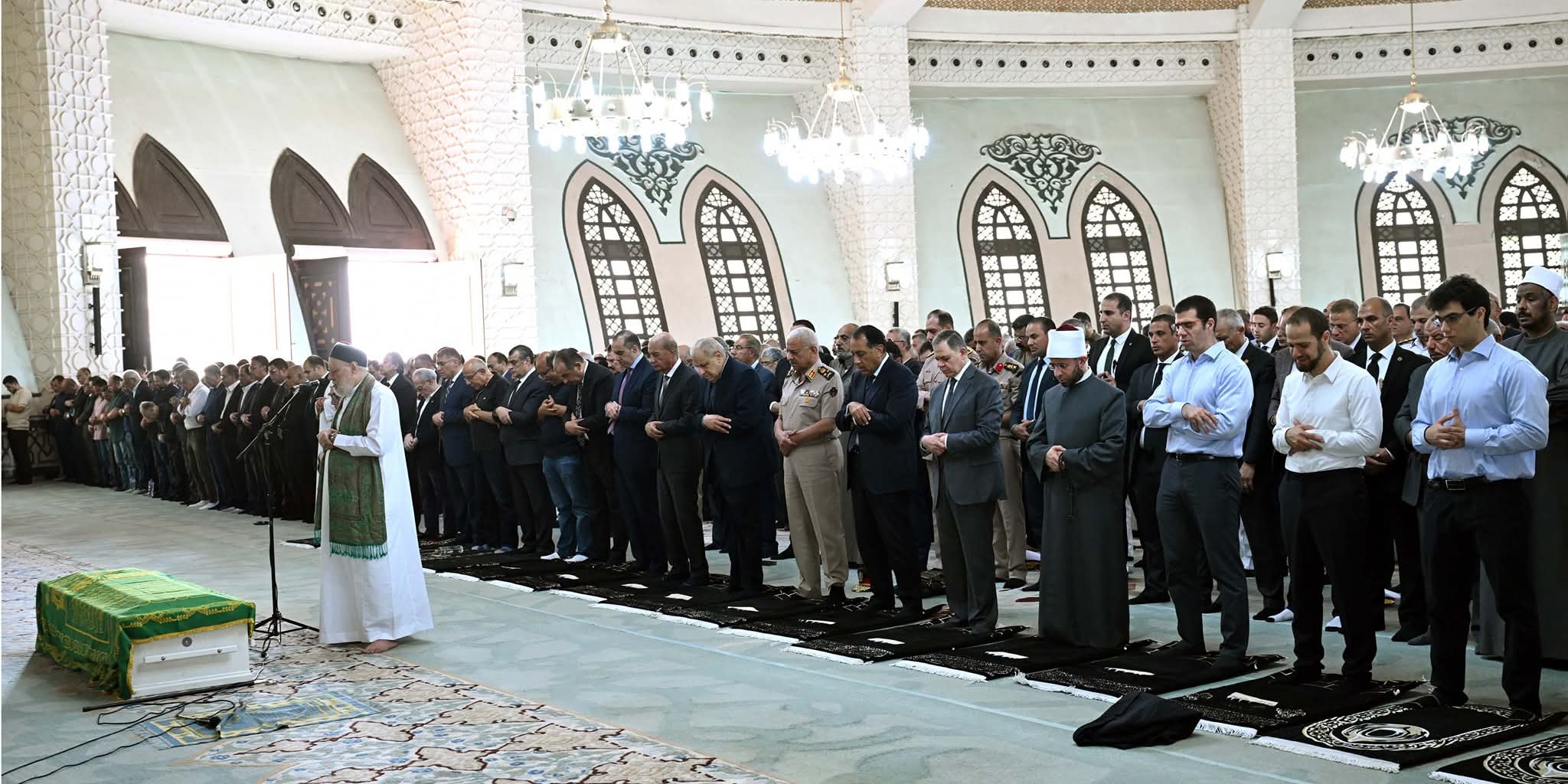 رئيس الوزراء يؤدي صلاة الجنازة على الدكتور علي المصيلحي بمسجد الشرطة بالسادس من أكتوبر