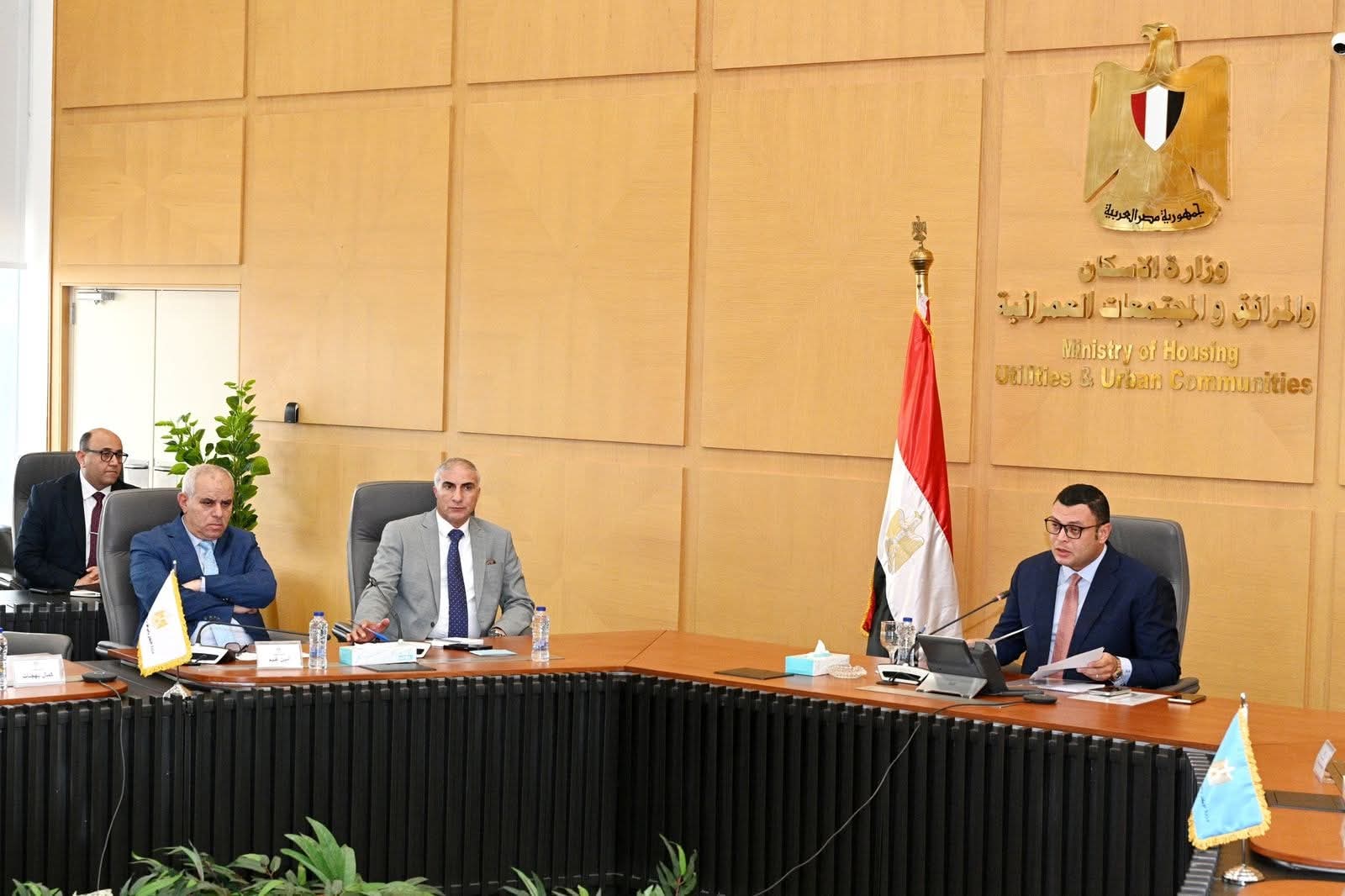 المهندس شريف الشربيني يترأس الاجتماع الأول للجنة متابعة تخصيص الوحدات السكنية للموظفين المنتقلين للعمل بالعاصمة الإدارية الجديدة
