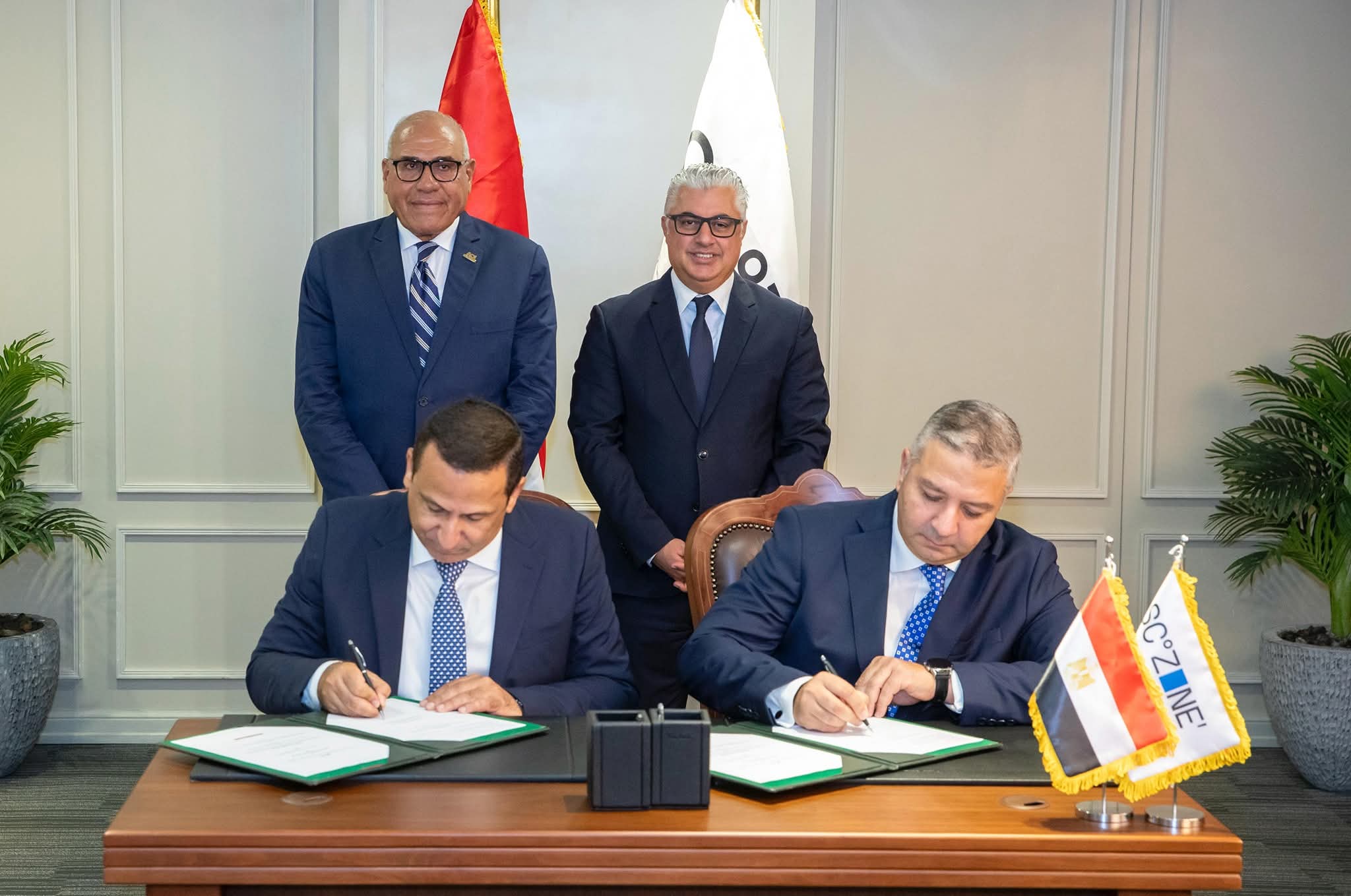 اقتصادية قناة السويس توقع عقد مشروعين مع تحالف (مصري – تركي) لإقامة ساحات إيداع جمركي للحاويات بالقنطرة غرب والسخنة