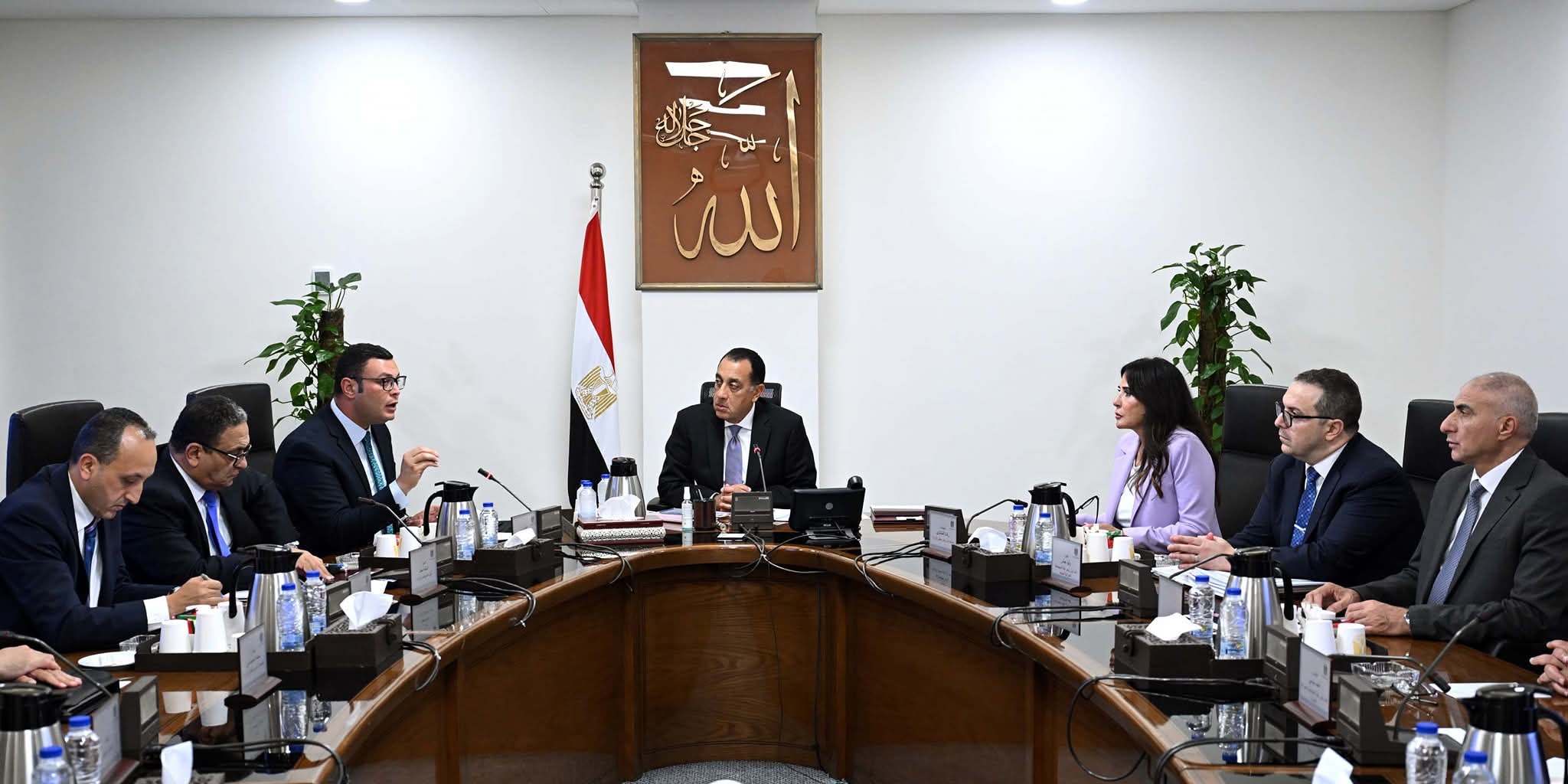رئيس الوزراء يتابع مع وزير الإسكان موقف "سكن لكل المصريين" ومبادرة "بيتك في مصر" المقرر طرحها للمصريين بالخارج