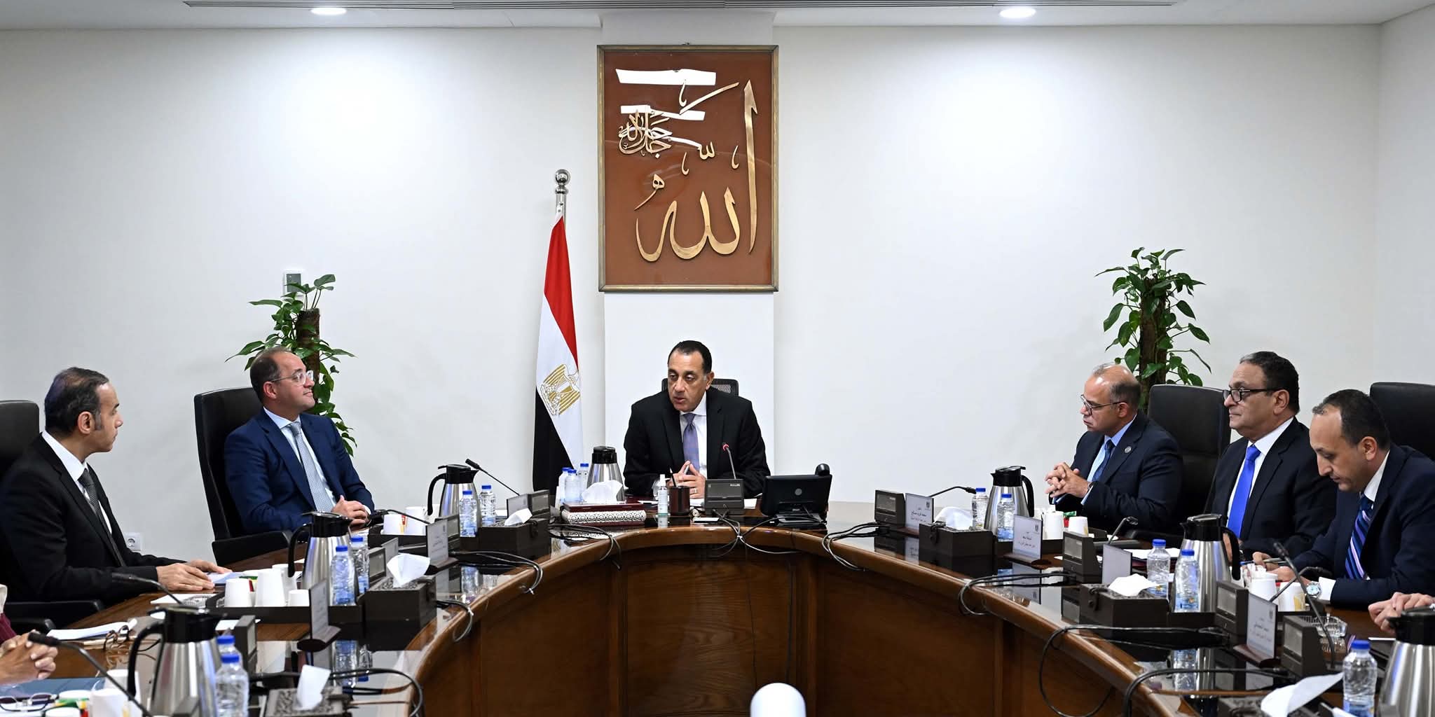 بحضور وزير المالية:  رئيس الوزراء يجتمع برئيس هيئة الرقابة المالية ورئيس البورصة في أول أيام عمل رئيسها الجديد