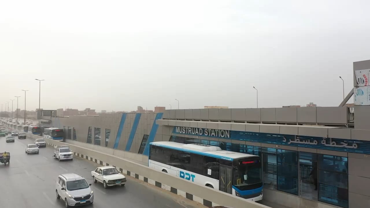 نائب رئيس مجلس الوزراء للتنمية الصناعية وزير الصناعة والنقل : الأتوبيس الترددي  نقلة حضارية بمنظومة نقل ذكية ومستدامة وباشتراكات خاصة  لطلاب المدارس والجامعات