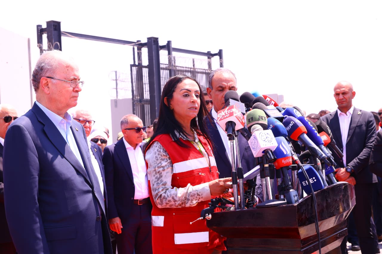 من أمام معبر رفح.. وزيرة التضامن الاجتماعي تطلق نداءً إنسانياً لإدخال كافة المساعدات المصرية بالتزامن مع اليوم العالمي للإنسانية