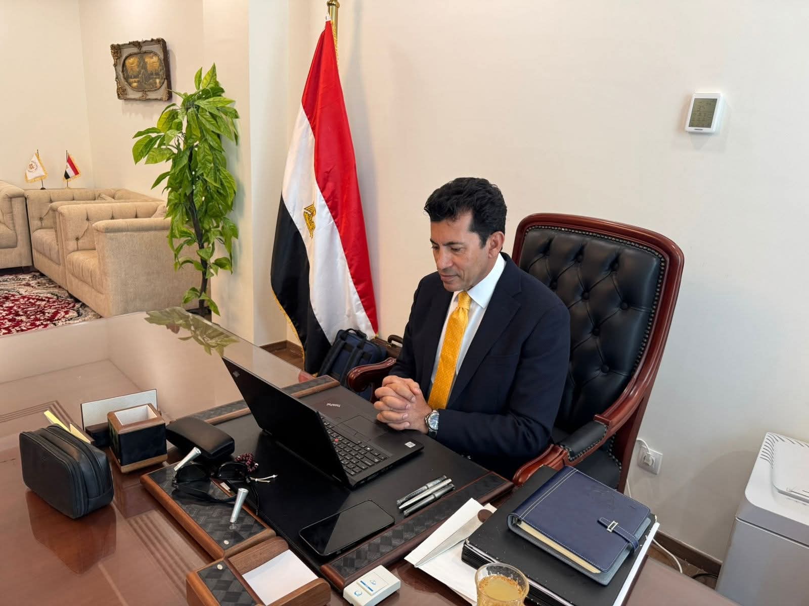 وزير الشباب والرياضة يتابع استعدادات إطلاق مبادرة "الكيانات في الشارع" عبر الفيديو كونفرانس