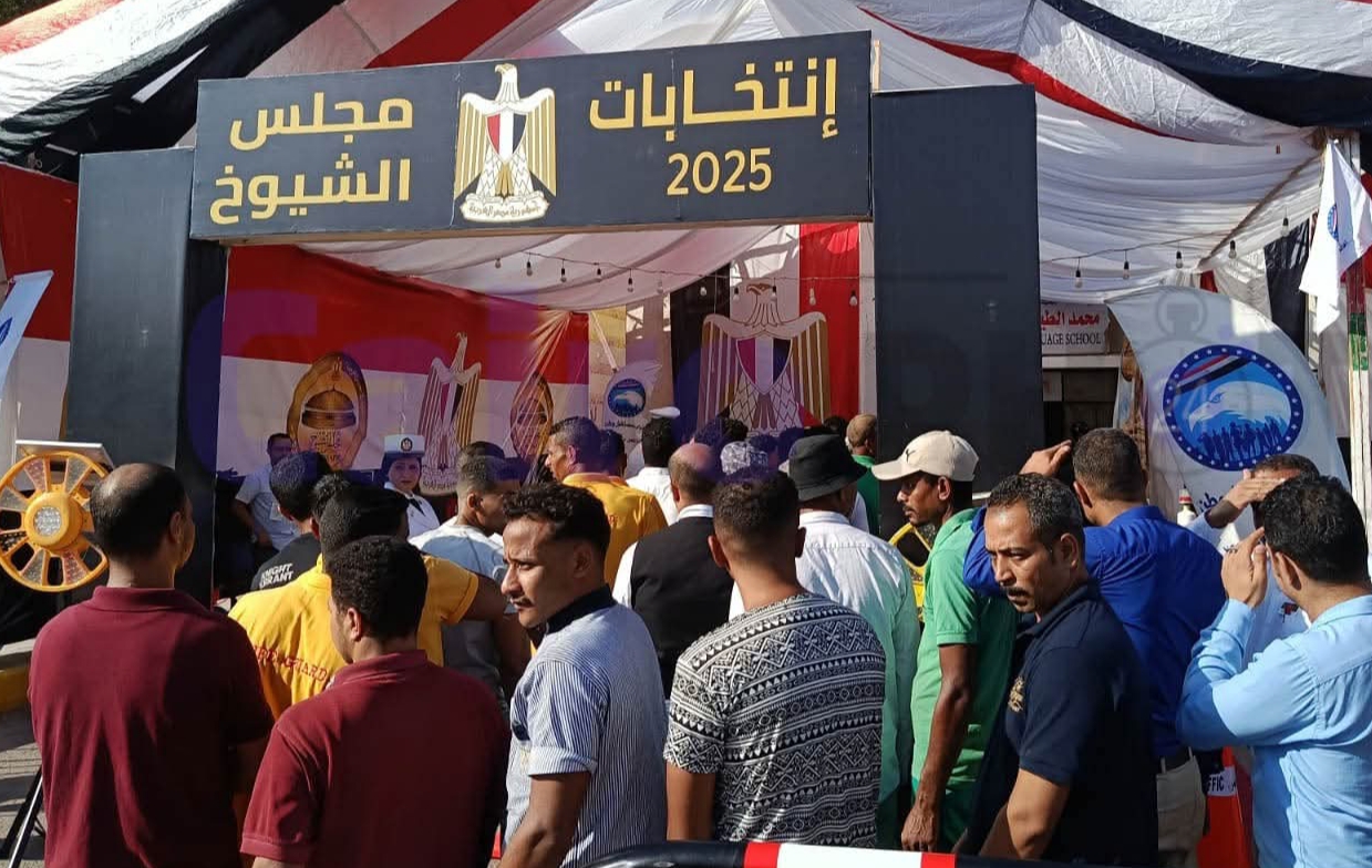 "الوطنية للانتخابات" ترصد زحام الناخبين بالقاهرة والشرقية وتدفع بالمساعدات لتخفيفه