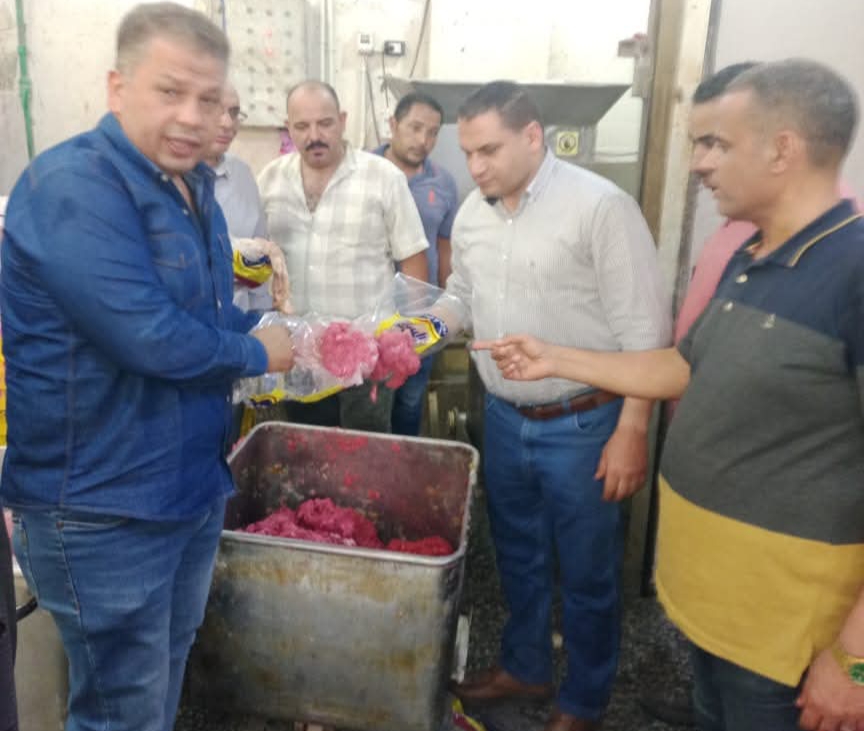 محافظ الجيزة يتابع إجراءات ضبط وإعدام 42 طنًا من مصنعات اللحوم الفاسدة ومستلزمات التصنيع