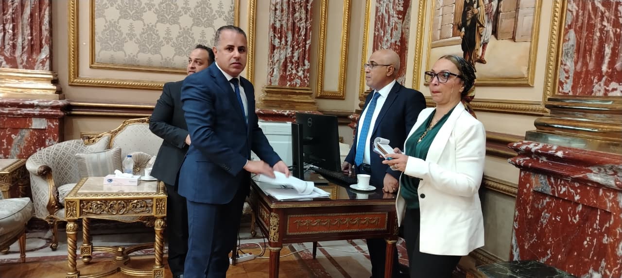 بدء توافد أعضاء الشيوخ على مقر المجلس لاستلام كارنيهات العضوية الجديدة