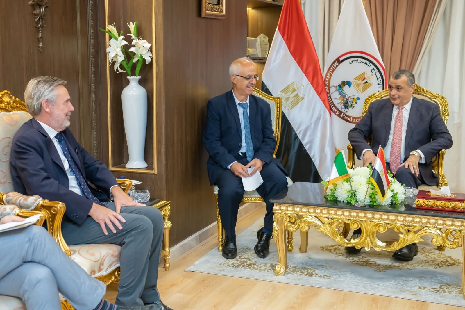 وزير الدولة للإنتاج الحربي يستقبل السفير الإيطالي لبحث سبل تعزيز التعاون المشترك في مجالات التصنيع العسكري والمدني