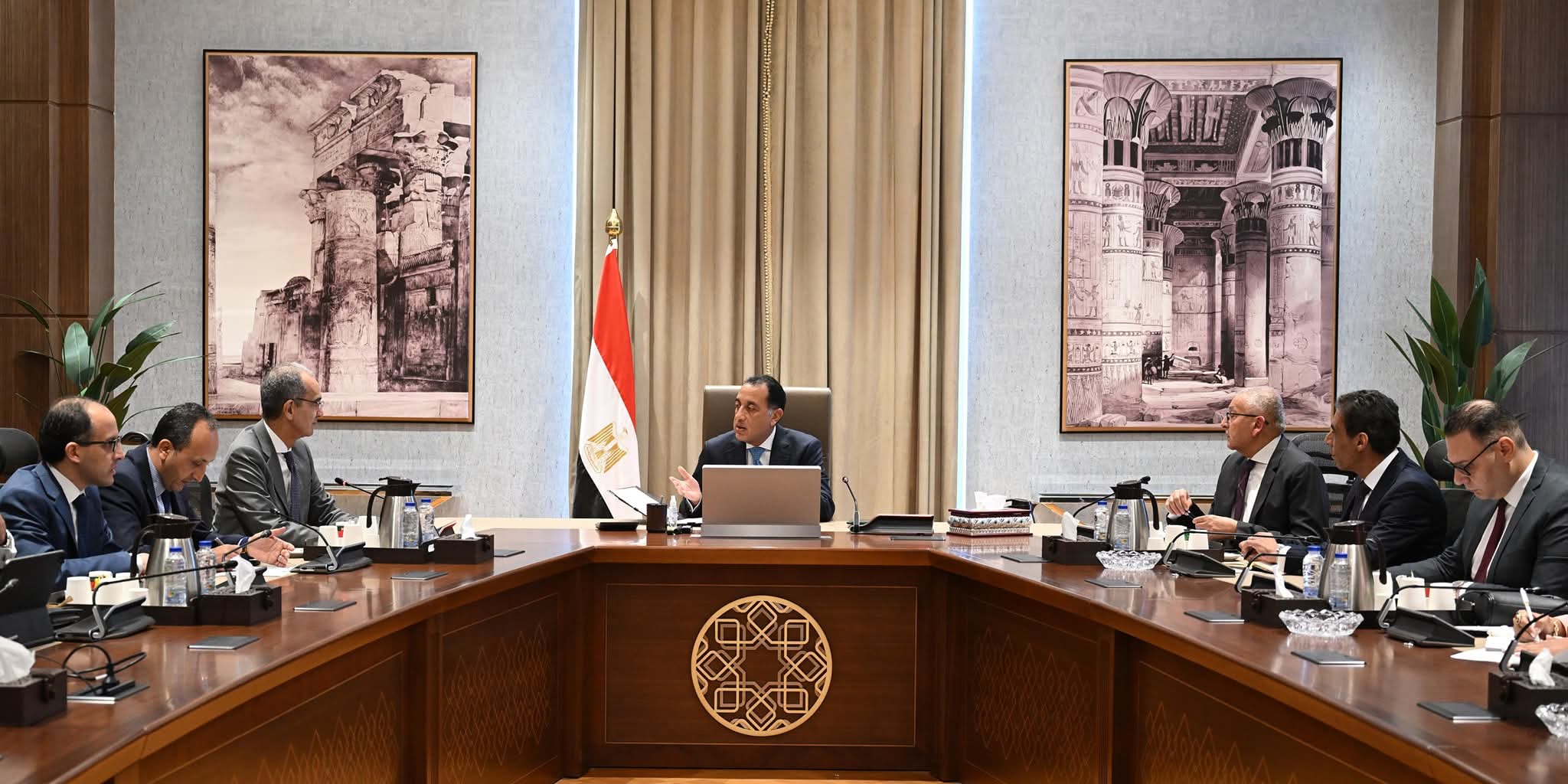 رئيس الوزراء يستعرض سُبل تسريع إجراءات خدمات التصديق على المحررات بمكاتب الخارجية بمنصة مصر الرقمية ومكاتب البريد