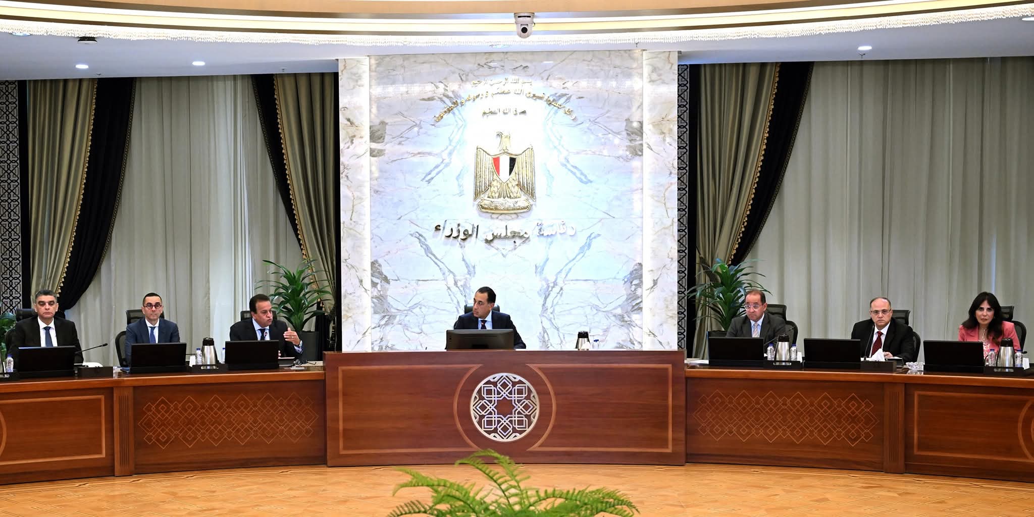 رئيس الوزراء يتابع جهود توفير الأدوية والمستلزمات الطبية وإجراءات توطين صناعة الدواء في مصر