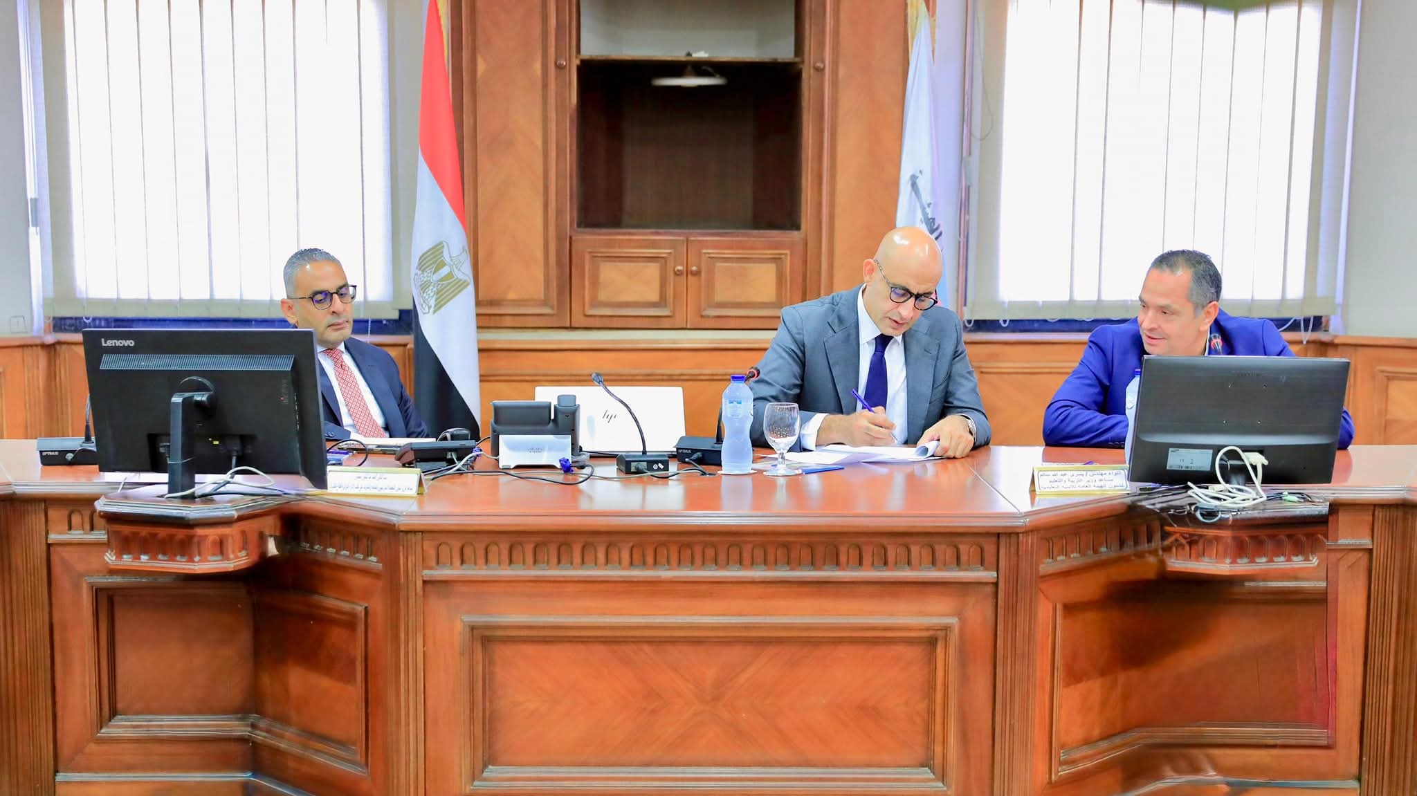 وزير التربية والتعليم يعقد اجتماعًا مع قيادات الهيئة العامة للأبنية التعليمية لمتابعة الاستعدادات للعام الدراسي