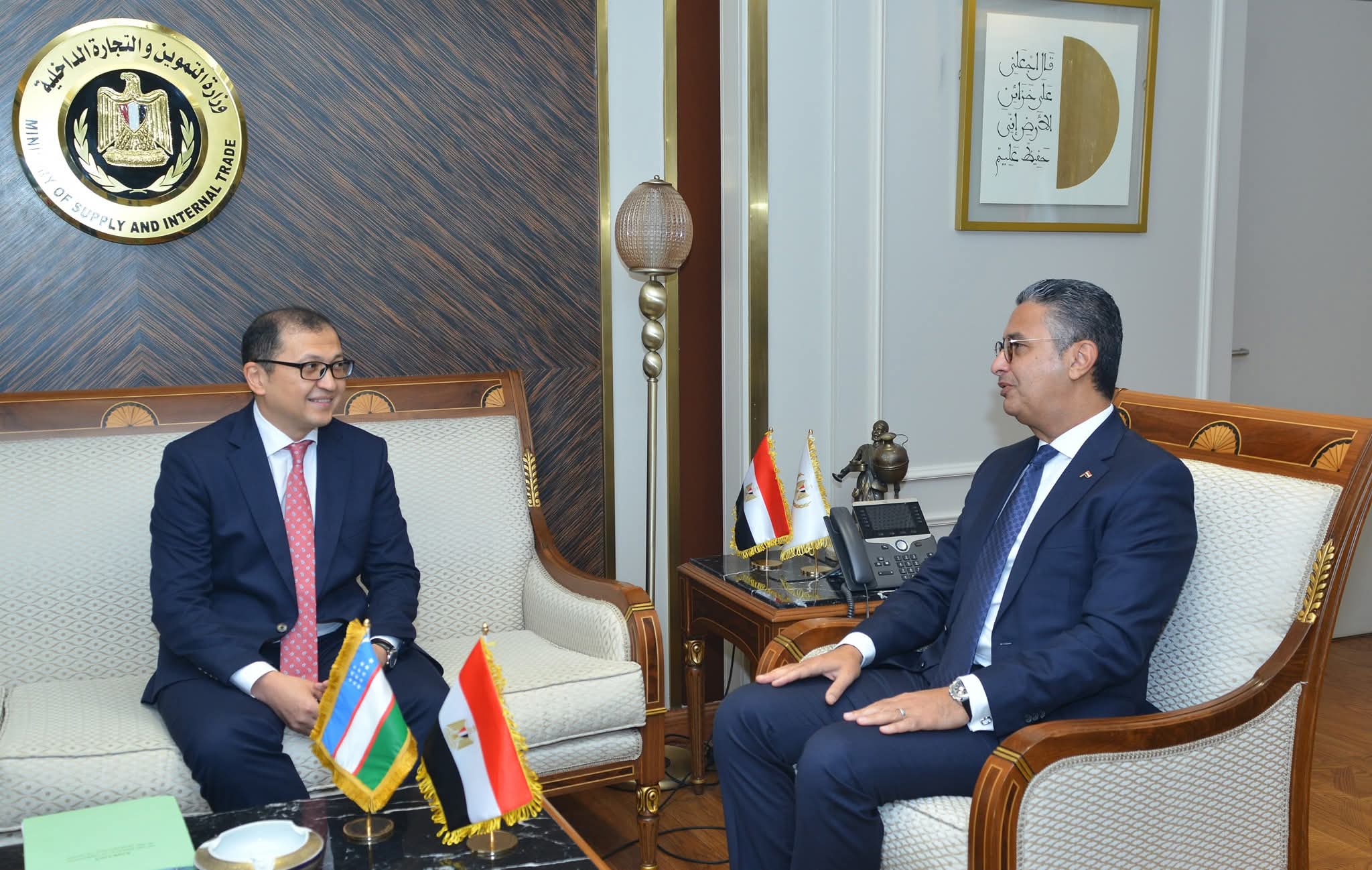 وزير التموين يستقبل سفير أوزبكستان لبحث تعزيز التعاون في مجال التجارة الداخلية والاستفادة من تجربة تتبع السلع الأساسية