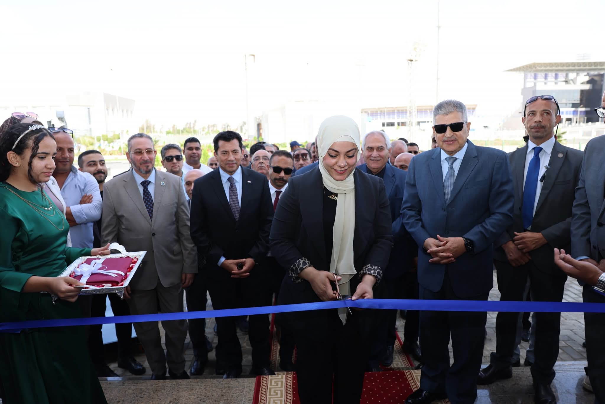 وزير الشباب والرياضة ورئيس هيئة قناة السويس يشهدان افتتاح الصالة الدولية لرفع الأثقال " سارة سمير" بالقرية الأولمبية لقناة السويس