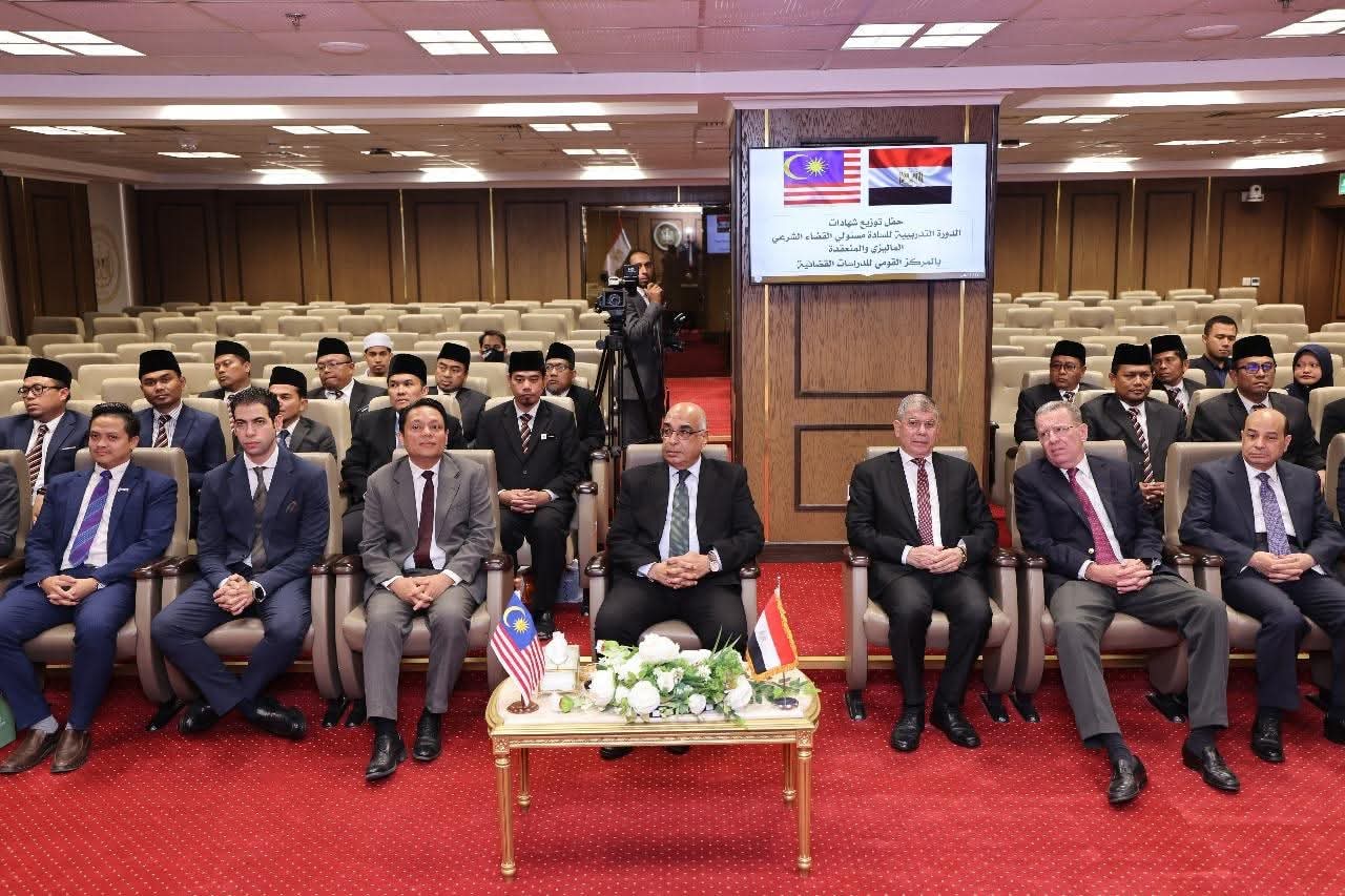 وزير العدل يستقبل سفير دولة ماليزيا بجمهورية مصر العربية ويكرم وفدًا قضائيًا ماليزيًا بعد اجتيازهم البرنامج التدريبي بمركز الدراسات القضائية
