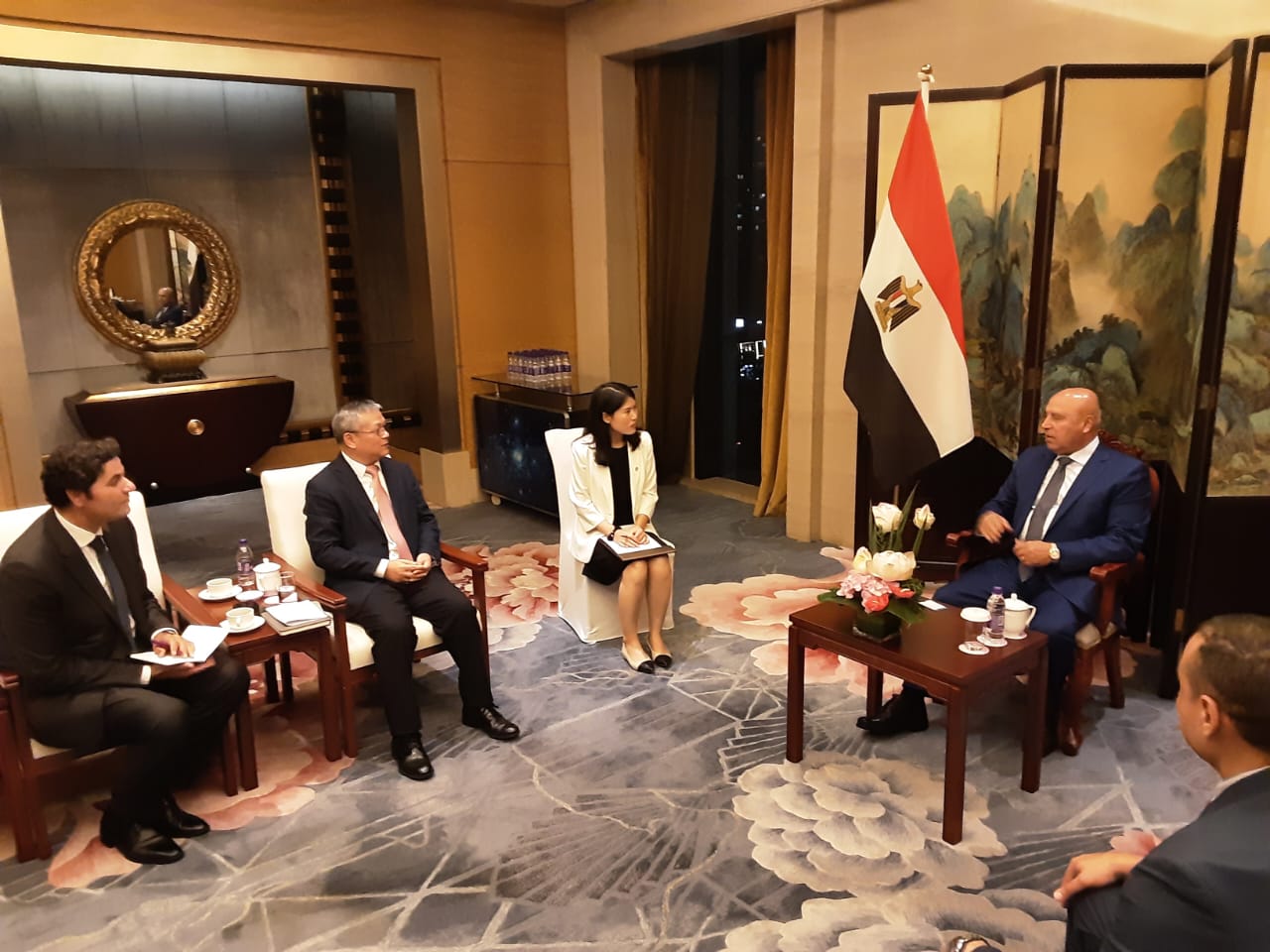 نا وزير الصناعة والنقل يلتقي  رئيس شركة أفيك انترناشيونال لمتابعة التعاون في تنفيذ مراحل القطار الكهربائي الخفيف LRT
