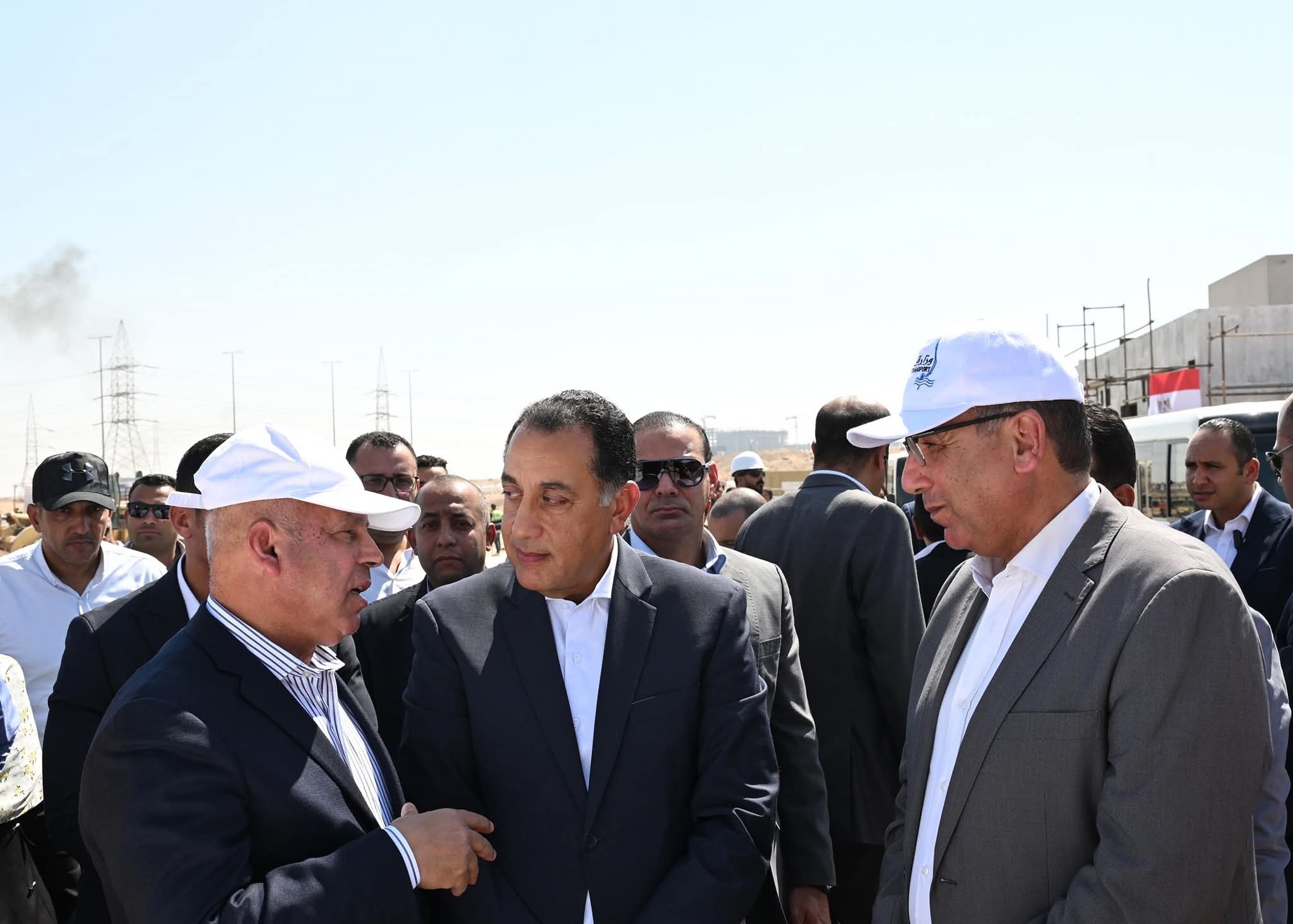 رئيس الوزراء يتابع سير الأعمال بمحطة الأتوبيس الترددي تقاطع طريق الفيوم مع طريق الواحات قرب المتحف المصري الكبير