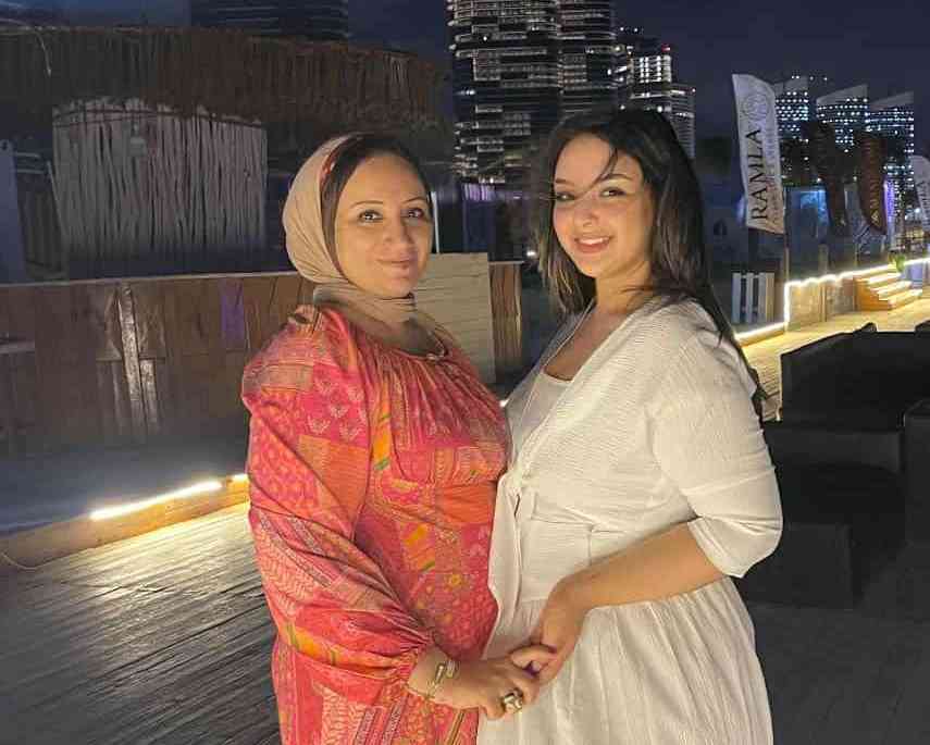 د. أمل قنصوه تكتب.. بطولة أم وحلم ابنتها فى دخول الصيدلة